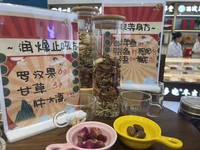 “喝着咖啡逛健康空间”？第一医药徐汇旗舰店开业 打造养身保健新场景